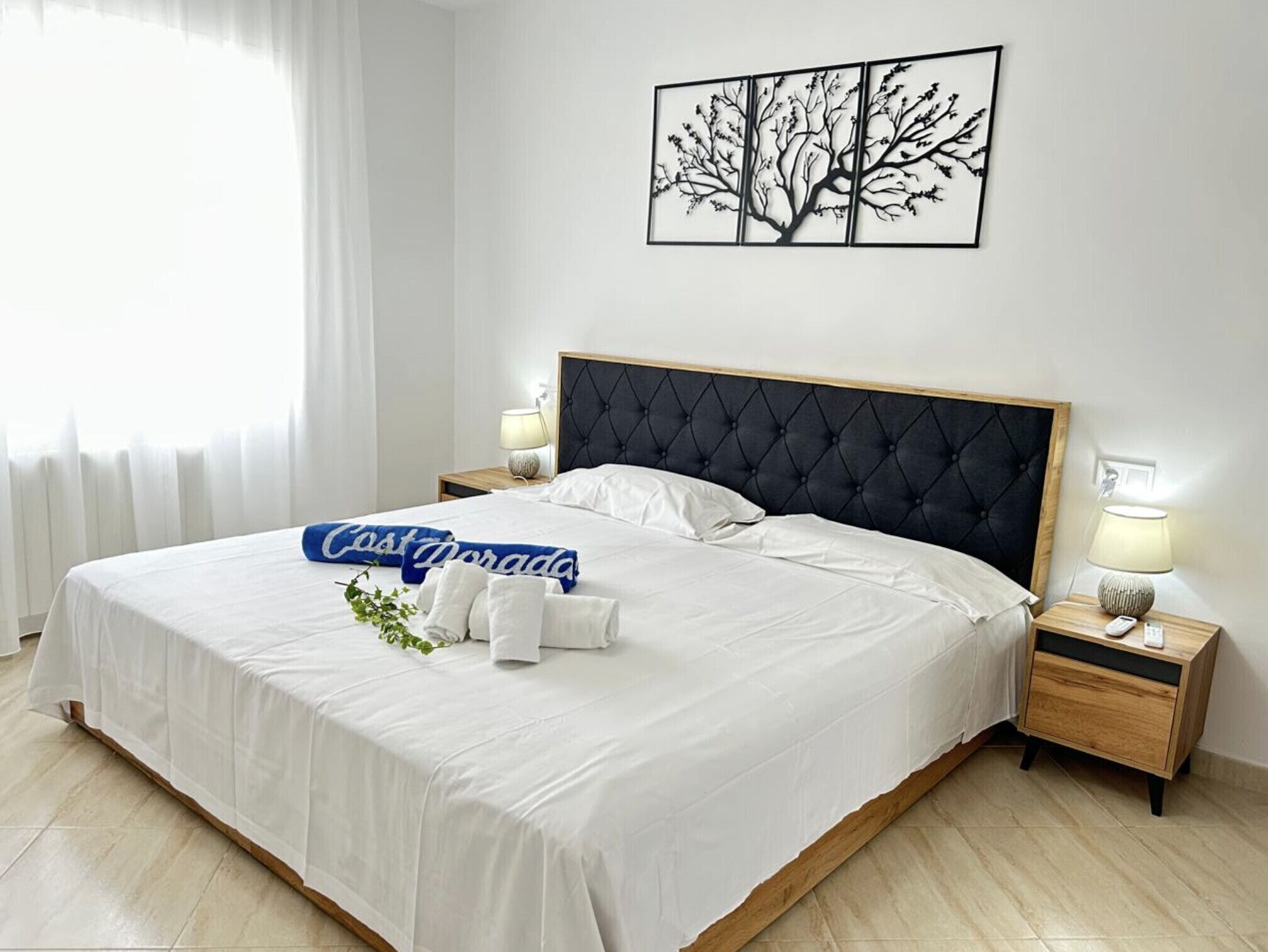 4 slaapkamers, een kluis op de kamer, een strijkplank/strijkijzer