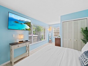 3 bedrooms, desk, iron/ironing board, travel cot