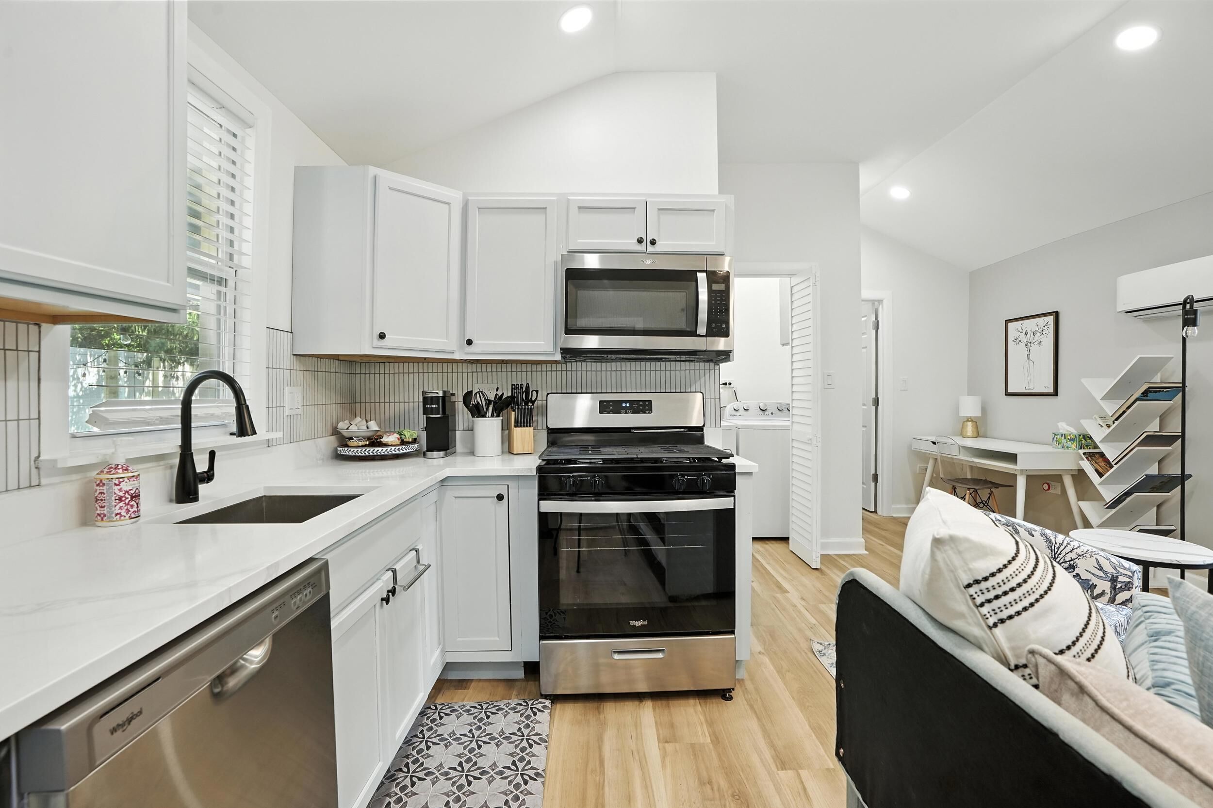 雪櫃、微波爐、焗爐、爐具