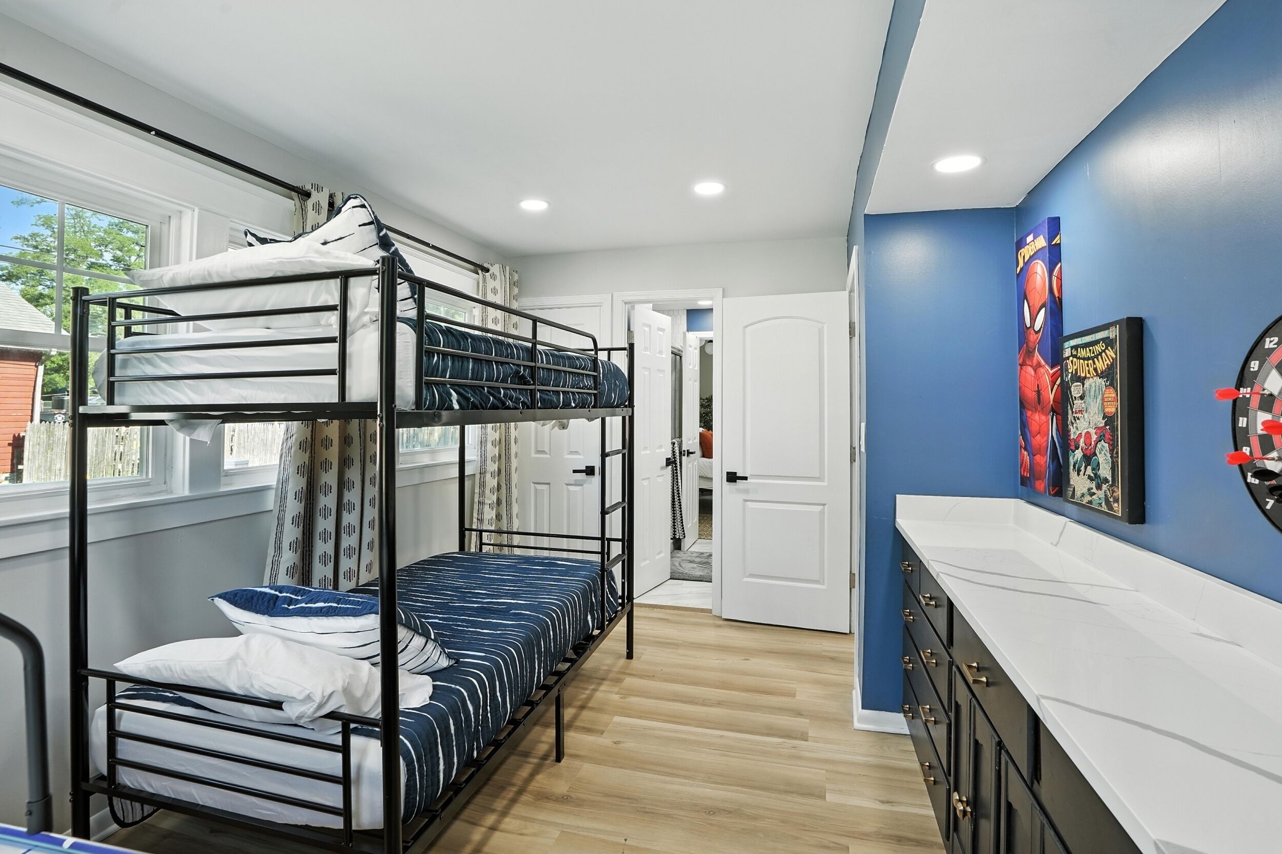 4 bedrooms, desk, iron/ironing board, travel crib