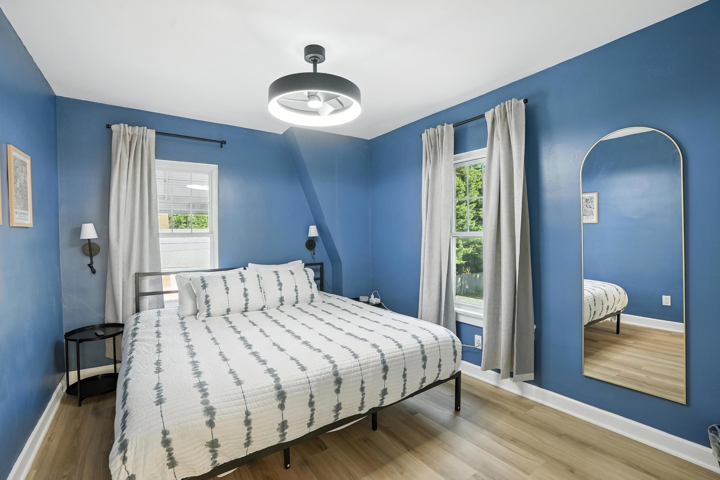 4 sovrum, skrivbord, strykjärn/strykbräda och resesäng