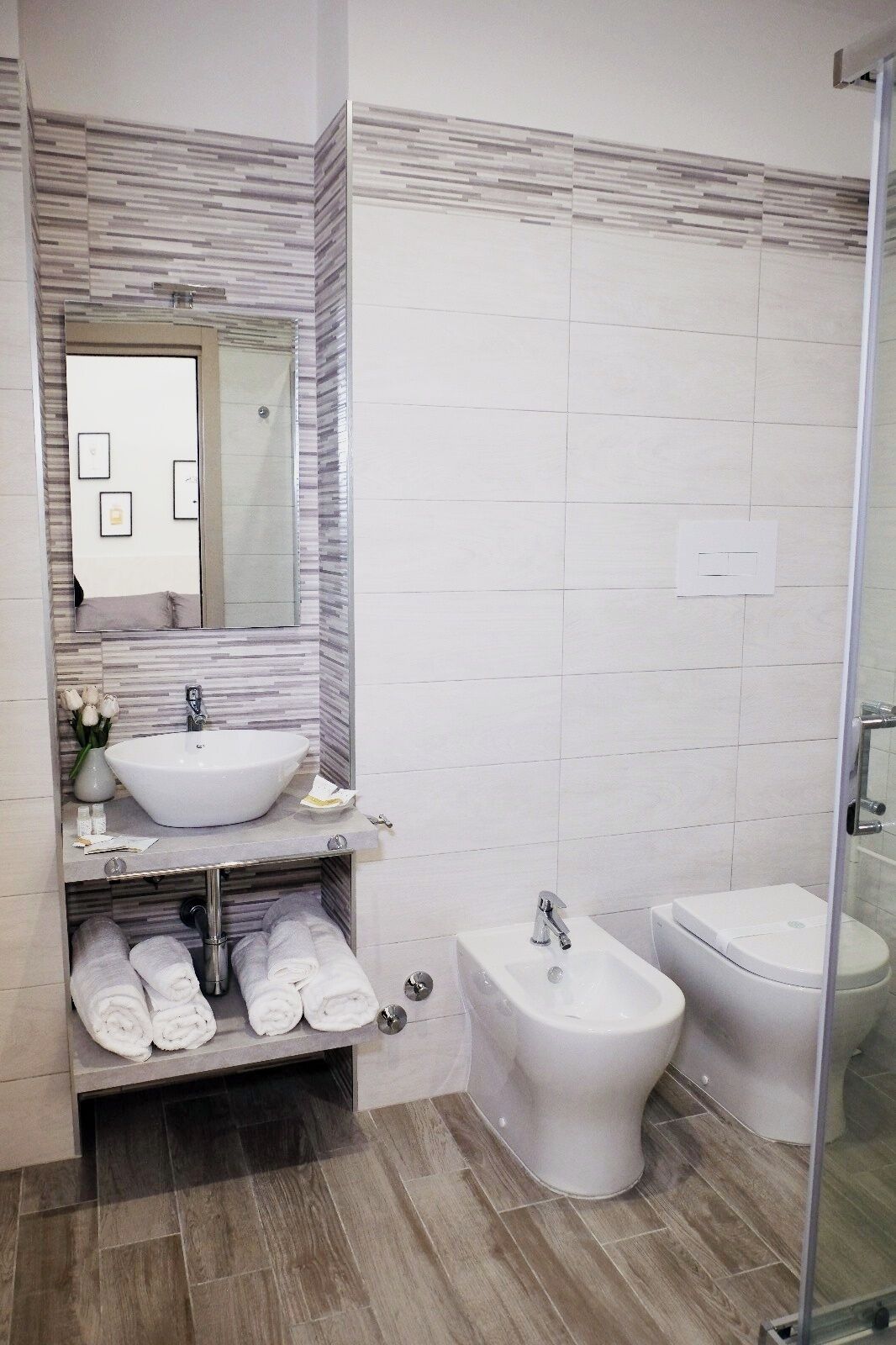 Doccia, asciugacapelli, bidet, asciugamani