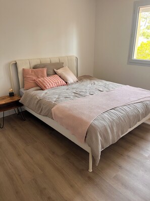 6 bedrooms, free WiFi, bed sheets