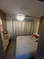 Caja de seguridad en la habitación y sistema de insonorización