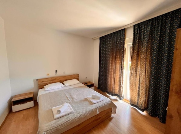 1 Schlafzimmer, Bügeleisen/Bügelbrett