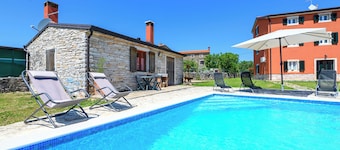 Casa Rossa 5, un attico con 3 camere da letto e piscina