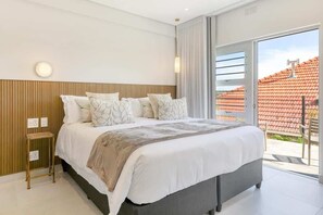 3 habitaciones, escritorio, tabla de planchar con plancha y wifi
