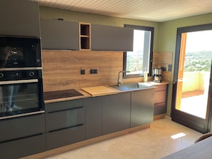 Micro-ondes, four, plaque de cuisson, lave-vaisselle