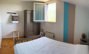 4 chambres, fer et planche à repasser, lit parapluie, Wi-Fi gratuit