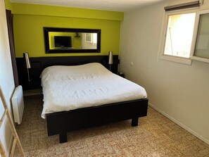 4 bedrooms, iron/ironing board, travel cot, free WiFi