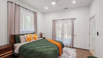 6 bedrooms, in-room safe, desk, travel crib