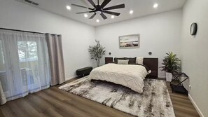 6 chambres, coffres-forts dans les chambres, bureau, lit parapluie