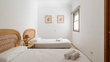 House | 3 bedrooms, individually furnished, iron/ironing board