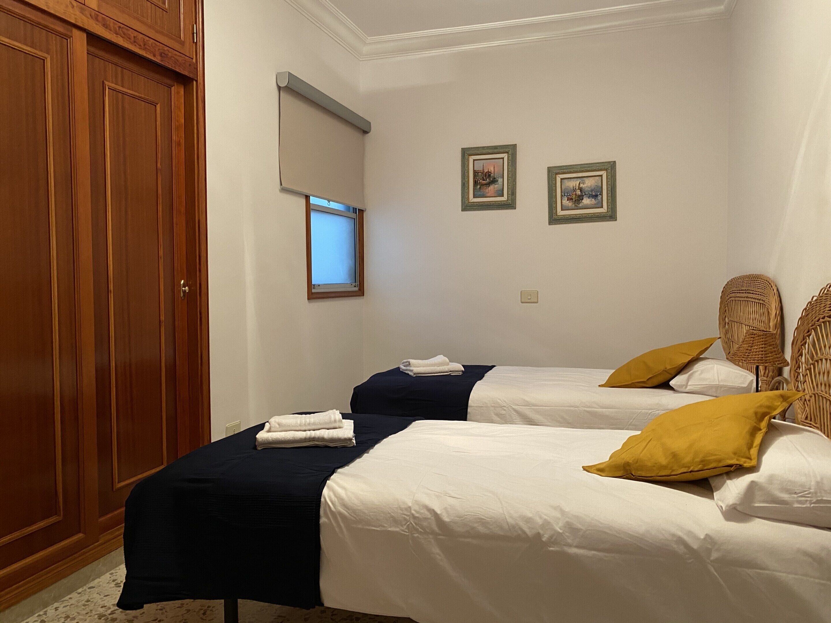 House | 3 bedrooms, individually furnished, iron/ironing board