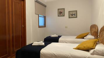 House | 3 bedrooms, individually furnished, iron/ironing board