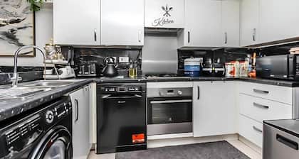 Modern Comfy double room Near Wellingborough centre with Netflix, WiFi, Parking