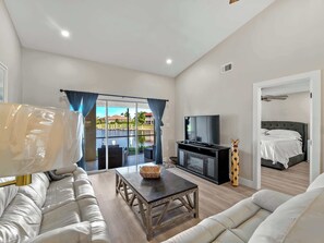 TV - Punta Gorda Isles Villa On The Waterfront (Punta Gorda)