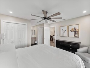 2 habitaciones, tabla de planchar con plancha, wifi y ropa de cama
