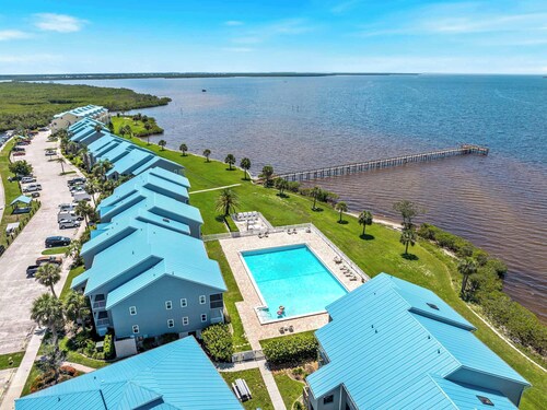 Riverfront Condo w Water Views-Heated Pool