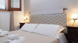 더블룸, 퀸사이즈침대 1개, 금연, 에어컨 | 미니바, 책상, 무료 WiFi, 침대 시트