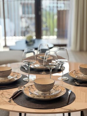 Dining - Chic & Sunny 1BR Escape | Grove Creek Beach Access (Dubai)