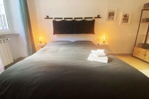 2 bedrooms, iron/ironing board, WiFi, bed sheets