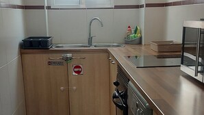 A compact kitchen with a built-in dishwasher, a sink, and a window above the countertop. - ELITE apartment 200 meters from the beach (Cullera)