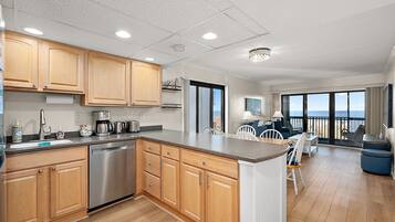 Coffee/tea maker, fridge, microwave, oven