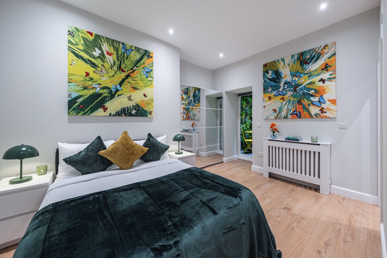 2 slaapkamers, een strijkplank/strijkijzer, reisbedje, gratis wifi