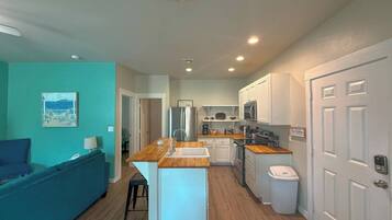 雪櫃、微波爐、焗爐、爐具