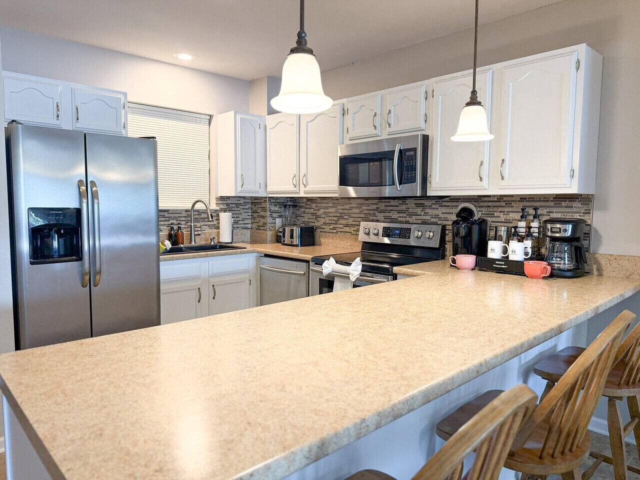 Kylskåp, mikrovågsugn, ugn och spishäll