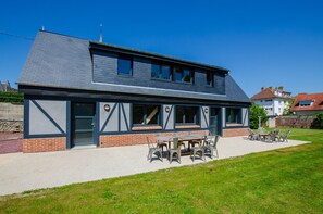 تناول الطعام بالخارج