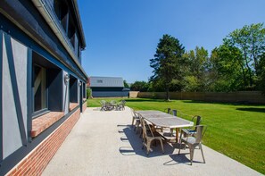 تناول الطعام بالخارج