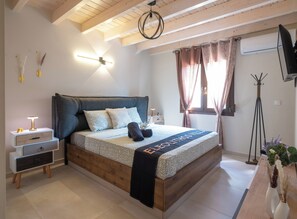 3 habitaciones, tabla de planchar con plancha y cuna de viaje 