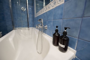 Dusche, Haartrockner, Bidet