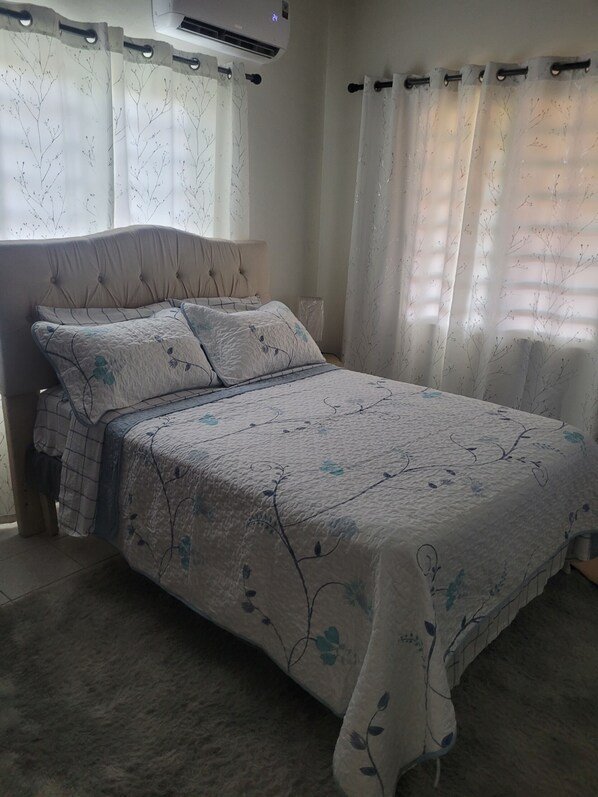 1 chambre, fer et planche à repasser, Wi-Fi, literie fournie