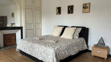 3 bedrooms, iron/ironing board, travel cot, free WiFi