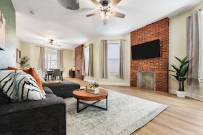TV, fireplace