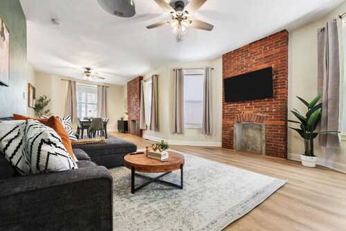 Netflix+Games+BBQ+FREE Parking Near Bakery Square