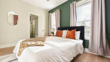 6 bedrooms, desk, iron/ironing board, travel cot