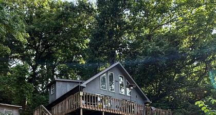 Digital Detox Cabin, Wi-Fi hotspot available for add on, Boat Ramp access across the street