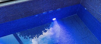 Villa privada en Jeju, Corea – piscina, jacuzzi y aire tropical