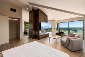 4 bedrooms, desk, iron/ironing board, WiFi