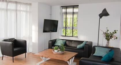 House on the waterfront and 5min walk from the IJsselmeer