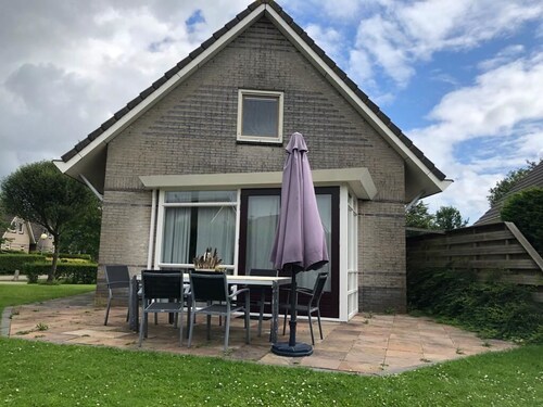 House on the waterfront and 5min walk from the IJsselmeer
