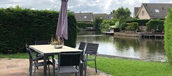House on the waterfront and 5min walk from the IJsselmeer