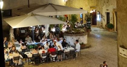 Samsara Apartment elegant apartment in the historical center.