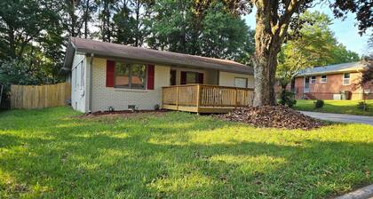 Quiet 3-bedroom bungalonear enchanting the historic Marietta Square
