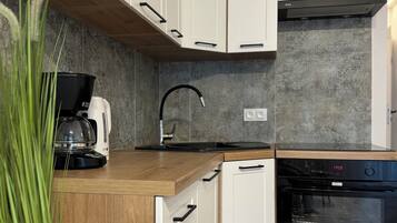 Micro-ondes, four, plaque de cuisson, lave-vaisselle