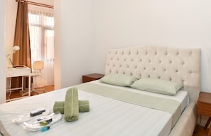 Iron/ironing board, WiFi, bed sheets